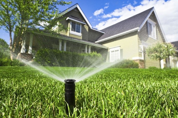 sprinkler in front lawn